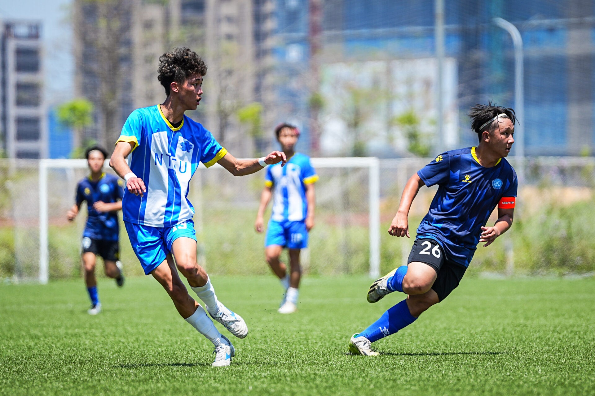 奥迪召开发布会展示2026赛季概念车，拜仁众将与车进行合影