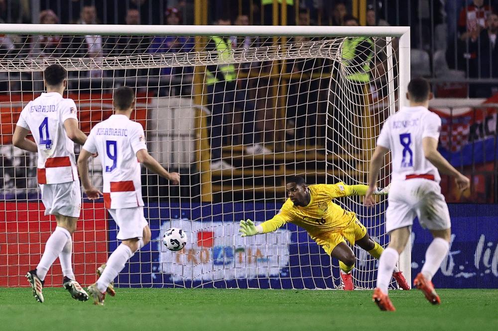 申花vs广岛三箭全场数据：射门13-14，控球率36-64