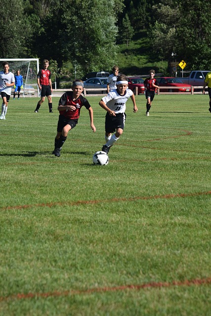 足球界崭露 足球界崭露